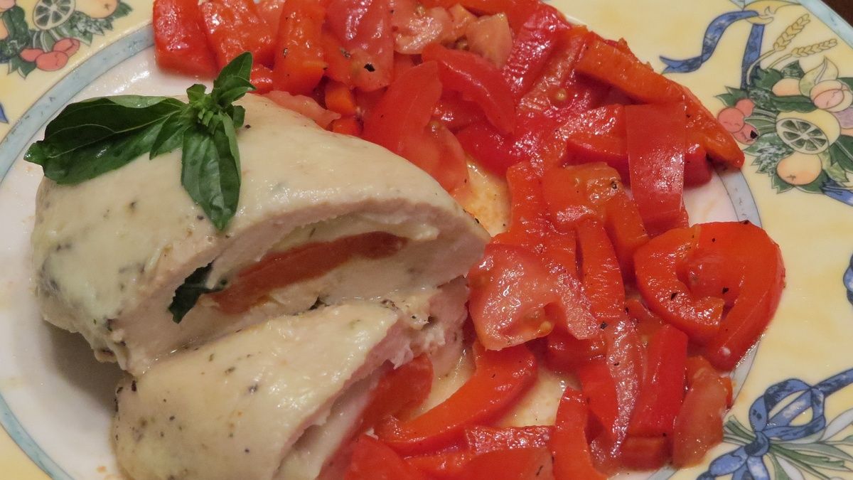 Ароматная куриная грудка с перцем и моцареллой: легкий рецепт для любого повода