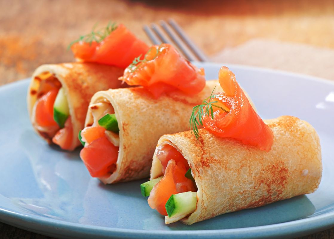 Как приготовить блины с рыбой и огурцами: простой и изысканный рецепт