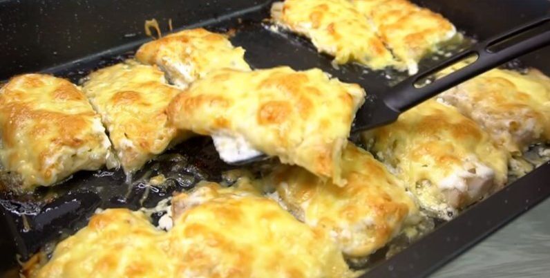 Рыба под луковой шубой: скоростной рецепт для любого повода