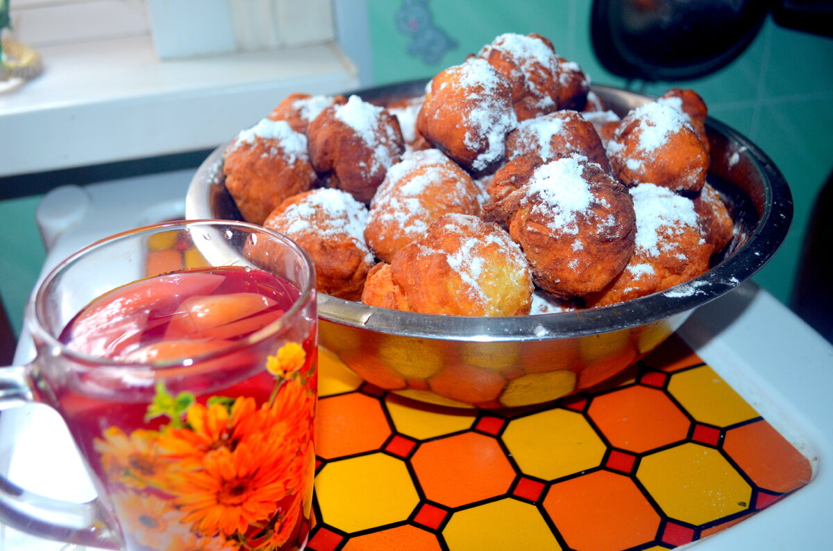 Пончики на кефире: простой рецепт для сладкоежек