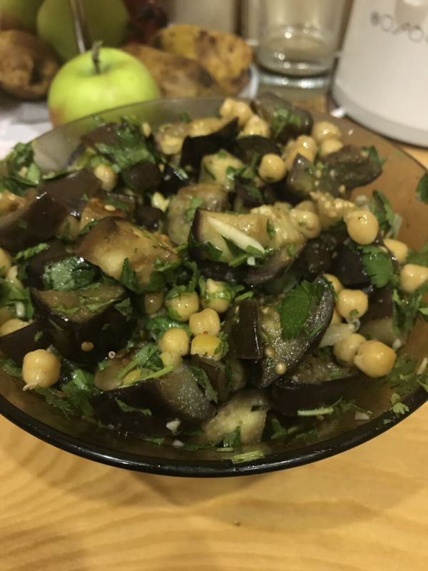 Приготовление нута с баклажанами