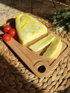 Как сделать сыр из кефира: бюджетный рецепт с интересными добавками