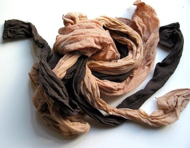 Капроновые колготки: как дать им новую жизнь