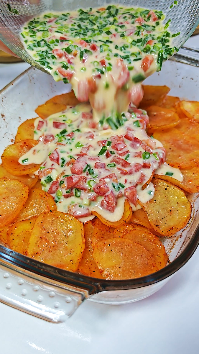 Простой способ удивить всех на ужин: картошка с невероятной заливкой