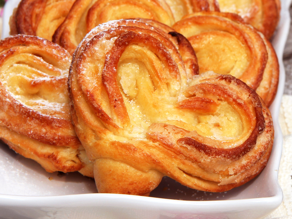 Плюшки с творогом: нежные и хрустящие, как никогда