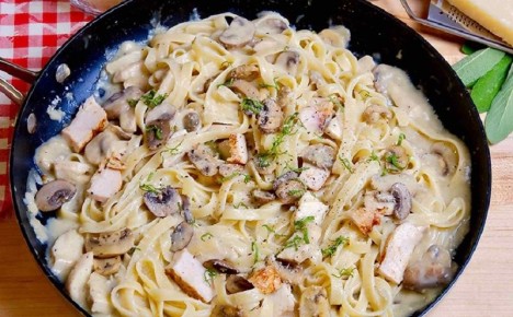 Паста Альфредо: как воссоздать итальянскую классику с курицей и грибами