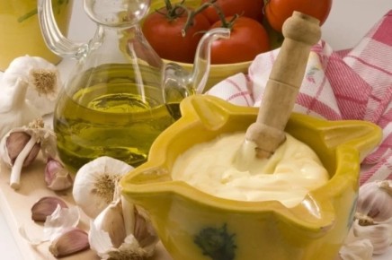 Заготовки на зиму: пять оригинальных чесночных паст для гурманов