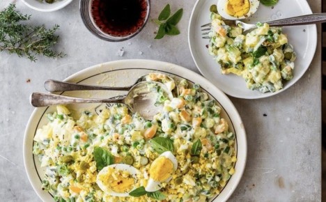 Оливье по-новому: веганский рецепт с авокадо