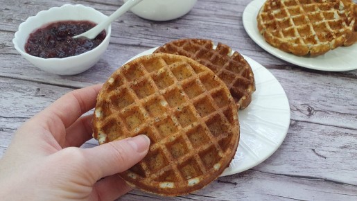 Легкие творожно-лимонные вафли с маком: идеальный завтрак