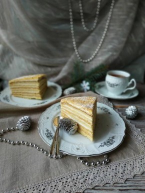 Волшебство медовых коржей: как приготовить домашний торт