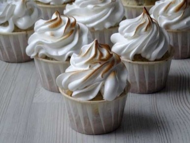 Нежные капкейки с лимонным курдом: легкость в каждом укусе