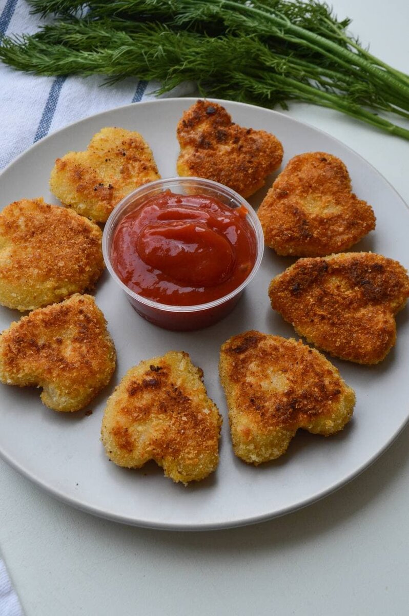 Вкусные закуски для Валентина: сердечки с колбасой и сыром