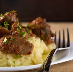 Тушёный картофель с печенью: сытное и вкусное решение для обеда