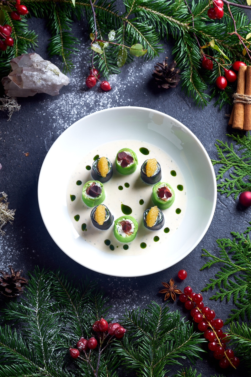 Искусство холодных закусок: контрасты, декор и тонкая подача