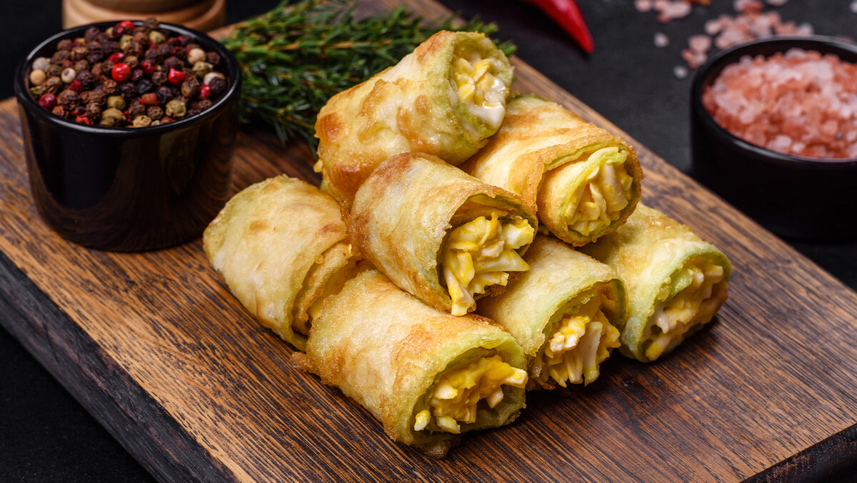 Неповторимые рулетики из кабачков: 5 начинок, которые удивят