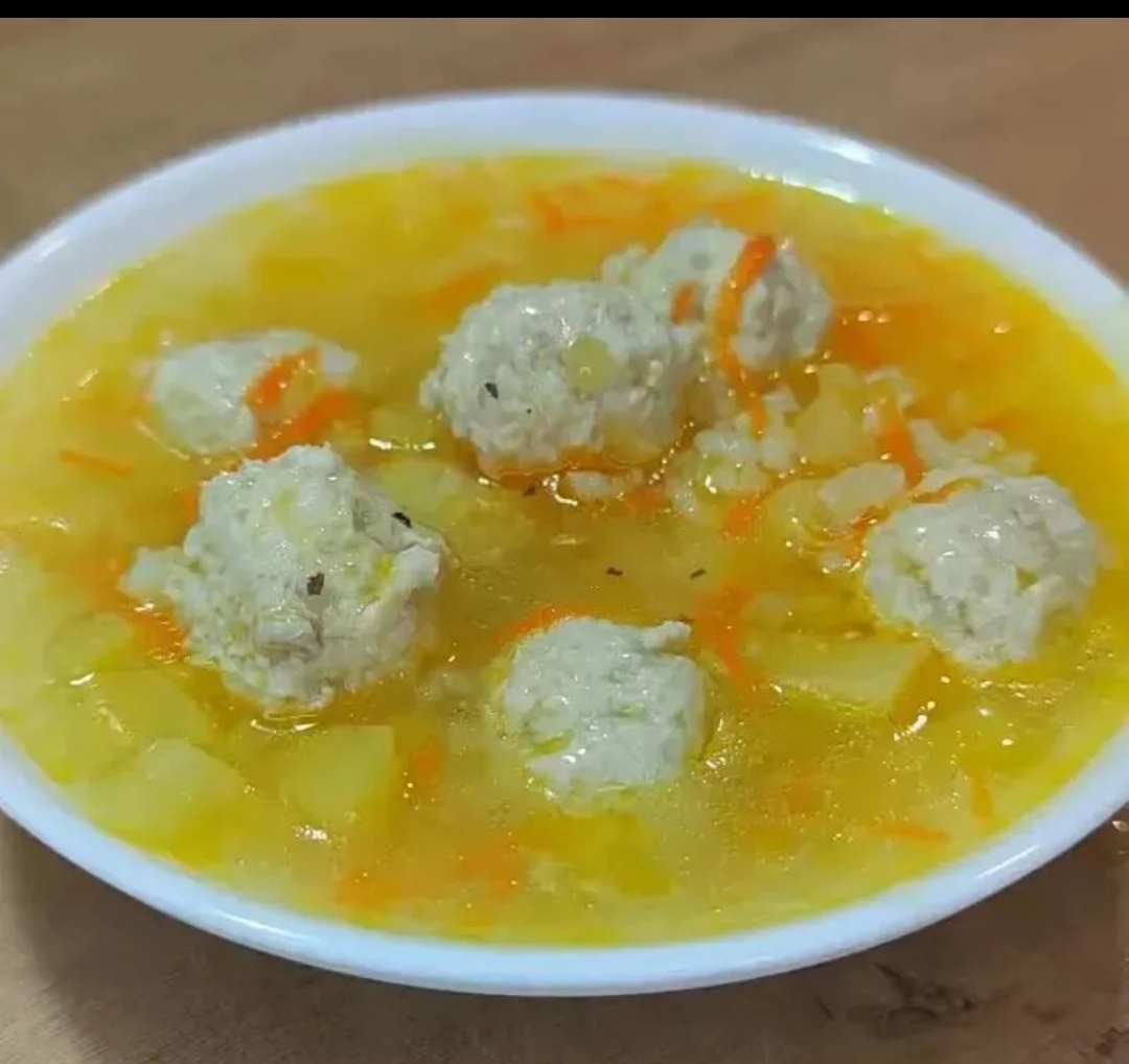 Нежный суп с фрикадельками, который готовится за 30 минут