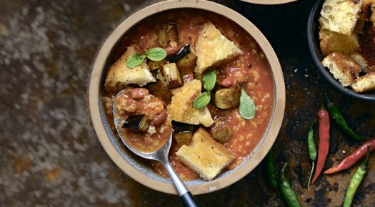 Согревающий томатный суп с баклажанами на скорую руку