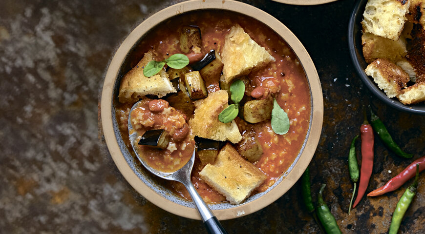 Согревающий томатный суп с баклажанами на скорую руку