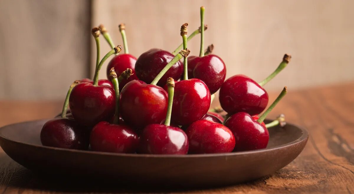 Очарование черешни: какие чудеса она творит для женского здоровья