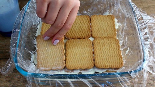 Легкий торт без выпечки за пять минут: идеальный десерт для спешки