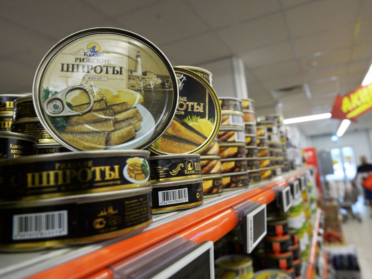 Бюджетные шпроты: как дешевый бутерброд стал хитом новогоднего стола