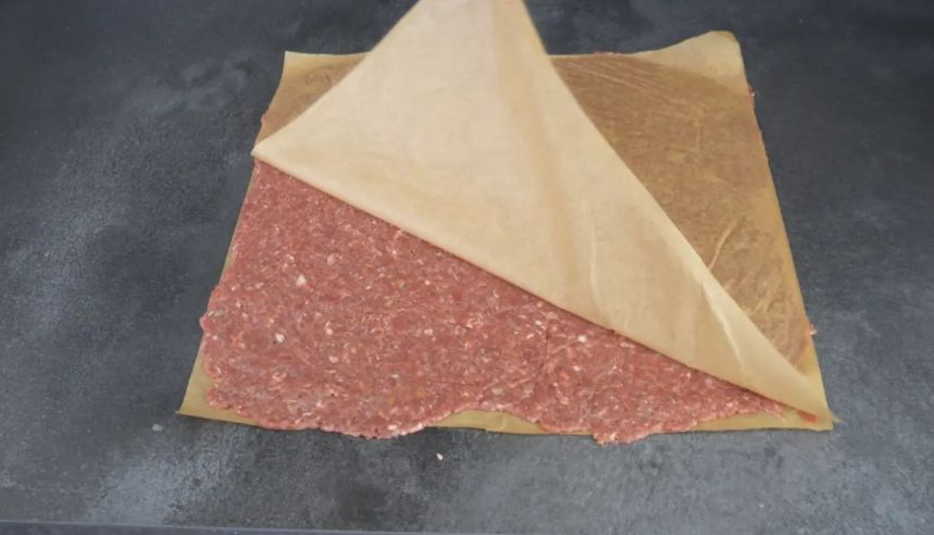 Нежный мясной рулет с черносливом: просто, быстро и вкусно