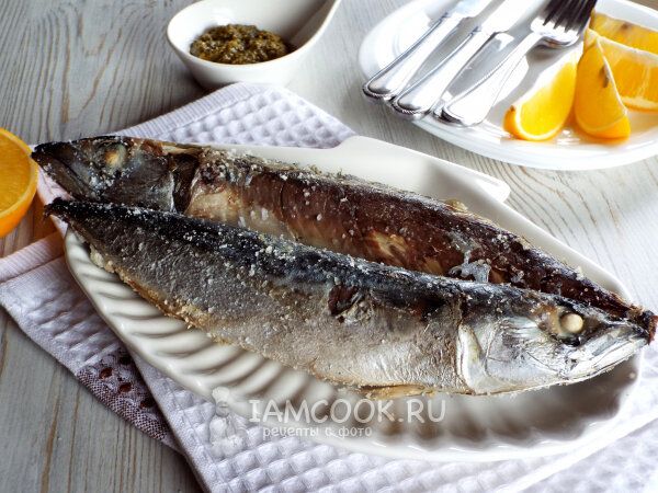 Нежная скумбрия, запеченная на соли: ресторанный хит в домашних условиях