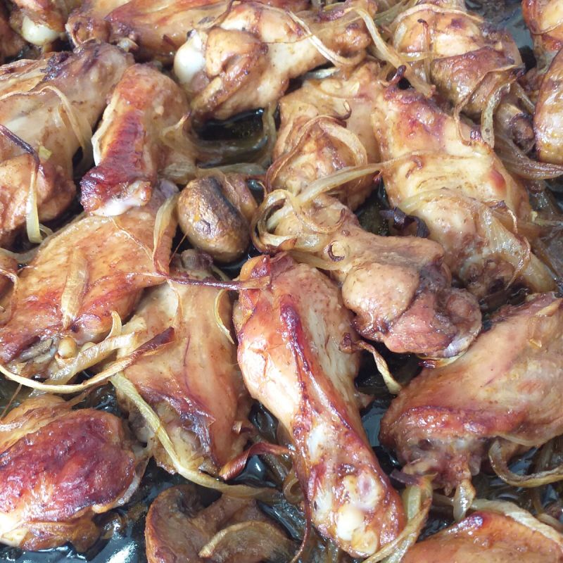 Запеченные куриные крылья с грибами: простой рецепт, который удивит