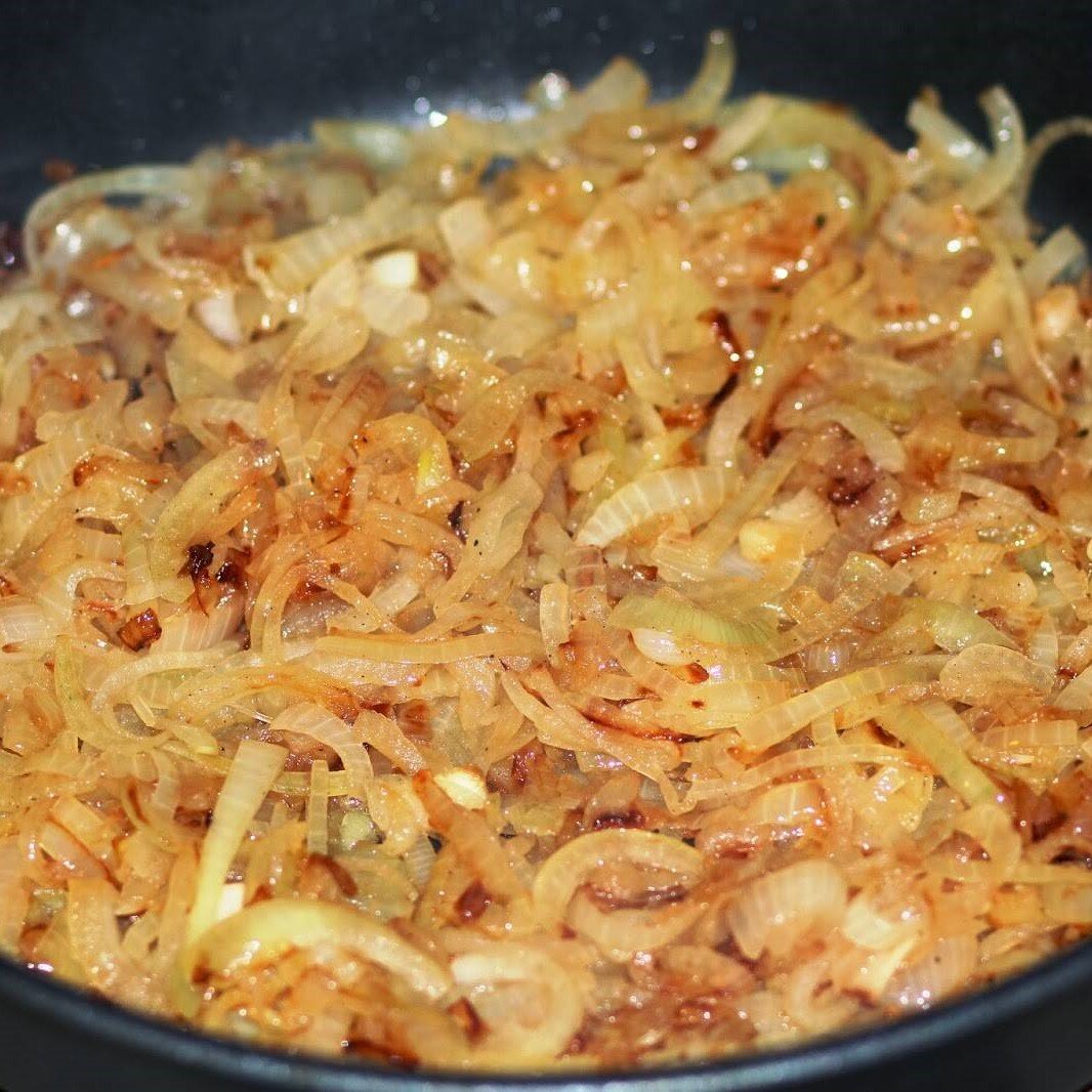 Секрет золотистого жареного лука: простая хитрость для идеального результата