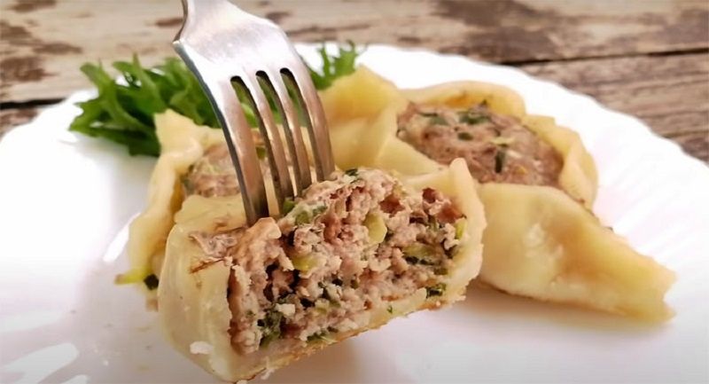 Лодочки с фаршем на сковороде: простой и вкусный семейный обед