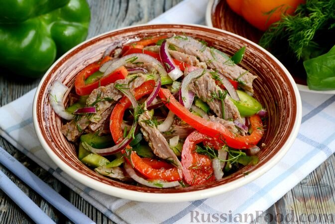 Вкусные салаты для вашего стола: выберите лучшие рецепты на март
