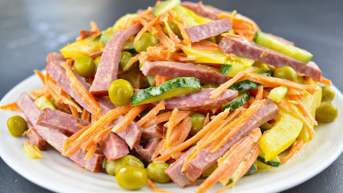 Салат на праздник: быстро, вкусно и ничего варить не нужно