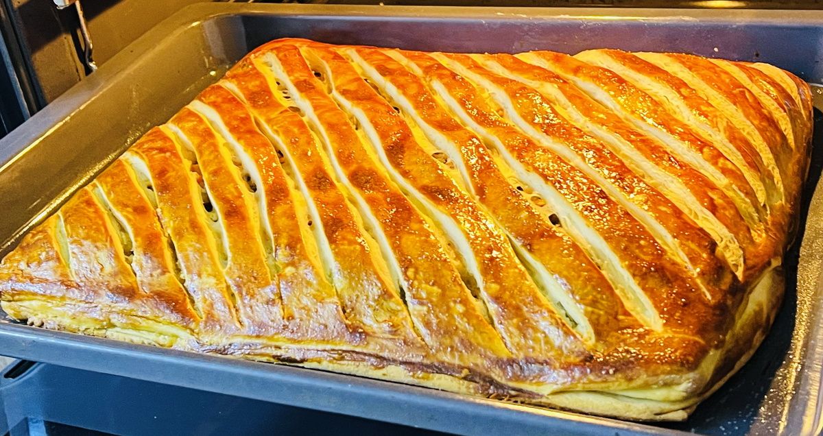 Пирог с удивительной начинкой: простой и вкусный рецепт