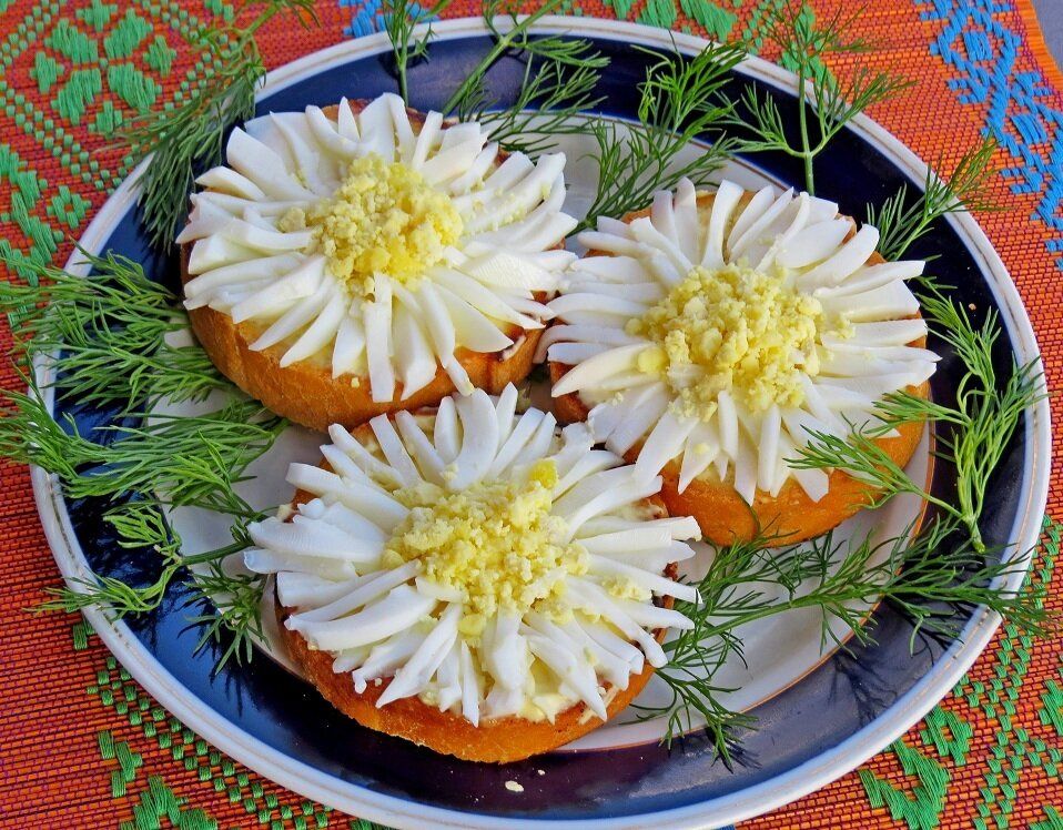 Как сделать бутерброды праздничными: секреты оформления