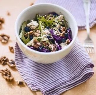 Летний салат с черникой: взрыв вкусов на вашем столе