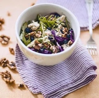 Летний салат с черникой: взрыв вкусов на вашем столе