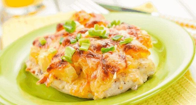 Как приготовить грудку с ананасами и сыром в духовке