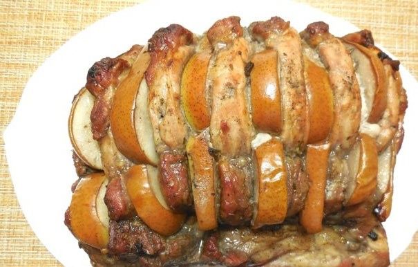 Сочный кусочек свинины с грушами: праздничный рецепт