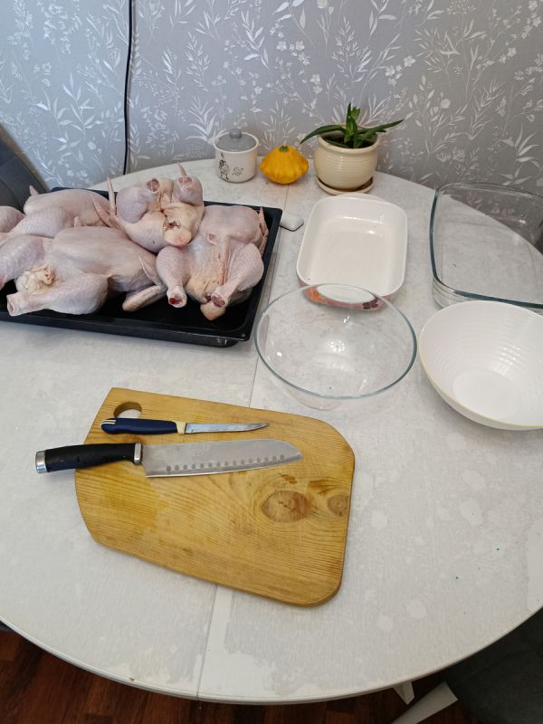 Кулинарные заготовки: Как собрать 8 куриных тушек за полчаса