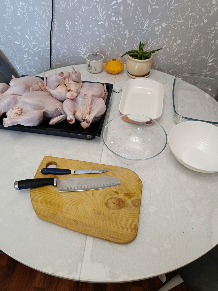 Кулинарные заготовки: Как собрать 8 куриных тушек за полчаса