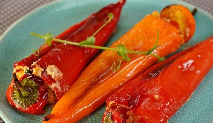 Фаршированные перцы по-гречески: погрузитесь в атмосферу Средиземноморья