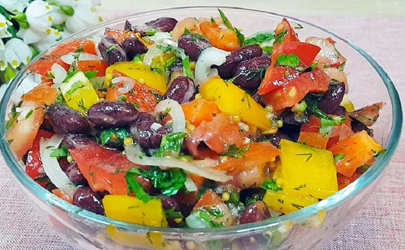 Салат с фасолью и овощами: яркое блюдо за пару минут