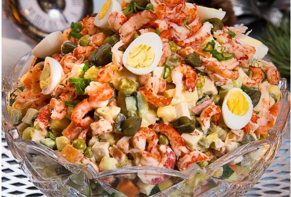 Как приготовить царский оливье с раковыми шейками по-старорусски