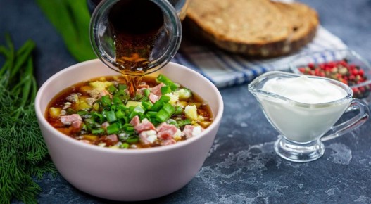 Идеальный квас для окрошки: три домашних рецепта на любой вкус