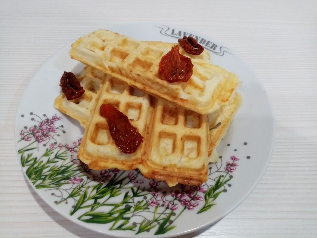 Скоростные сырные вафли: 20 минут к вкусному завтраку