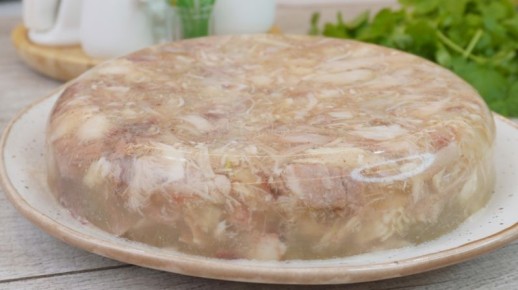 Как приготовить идеальный холодец: секреты семейного рецепта