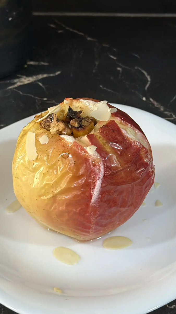 Восхитительные запеченные яблоки с орехами и специями