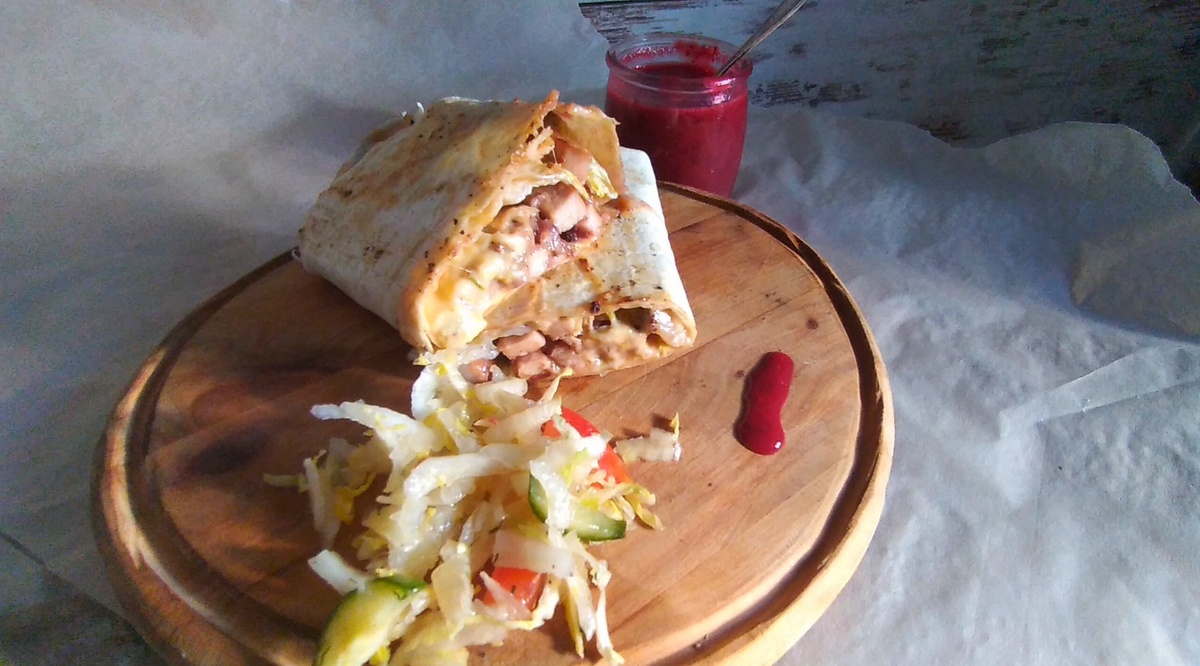 Удивительная шаурма с клюквенным соусом: откройте новые вкусы