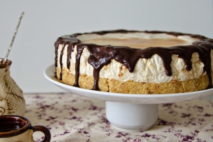 Чизкейк без выпечки на сабле: кремовая роскошь с солёной карамелью