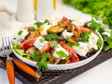 Вкусный салат с хрустящими баклажанами, который покорит ваши сердца